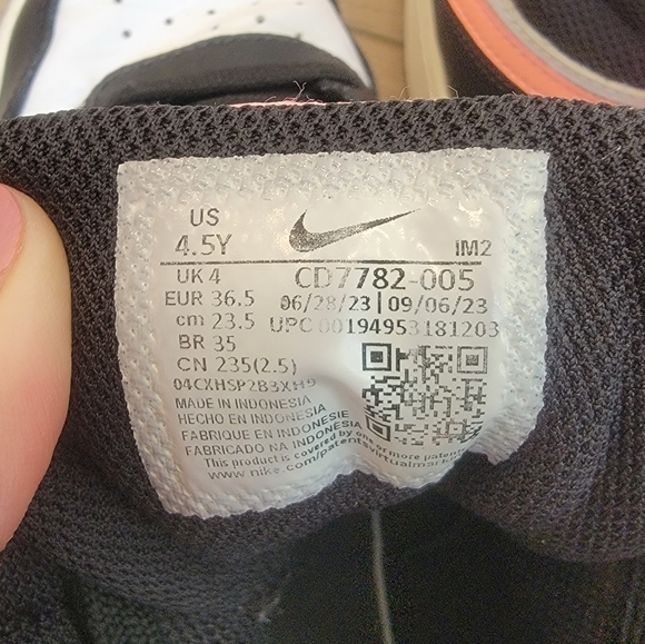 Nike Youth 4.5Y Black White Pink Court Borough Mid 2 High Top Sneakers. - Picture 14 of 17